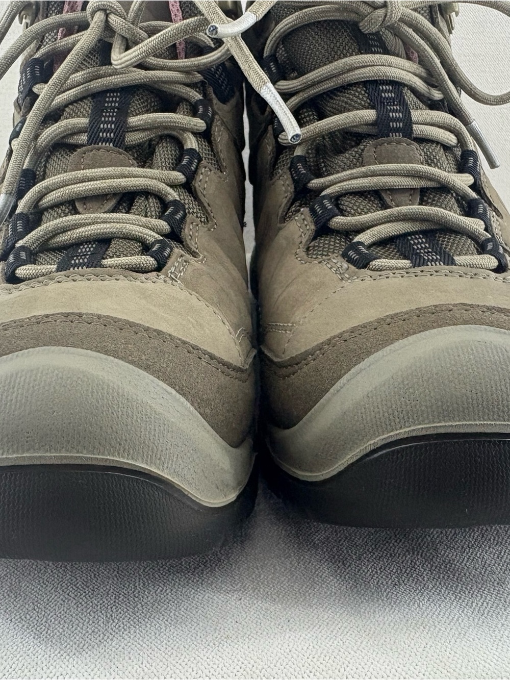 Keen Targee Taupe Hiking Boot with Pink Collar size 9 New in Box - Picture 4 of 10